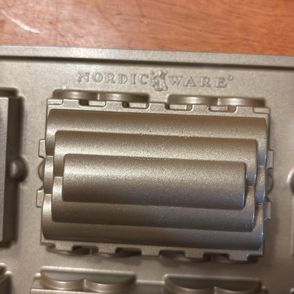 Train Cake Pan - Picture 5 of 5